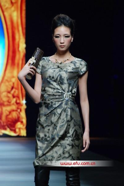 2010飞影思专场发布 展现都市女性的高贵典雅 (图)- 服装资讯 - 杭州
