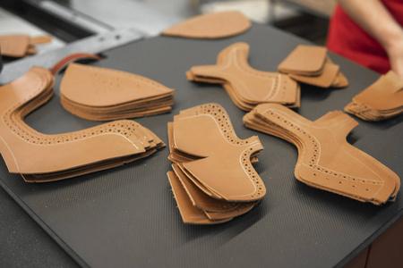 引导的鞋子不同形式的皮件,将用于制鞋厂的鞋子.